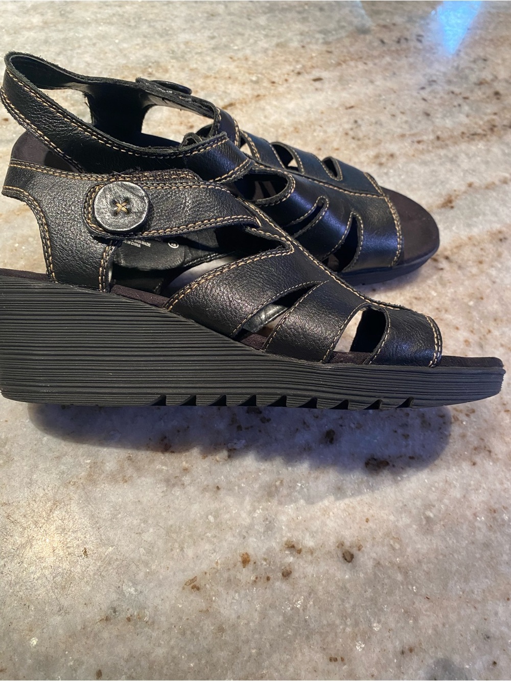 Aerosoles Bog Black Leather Slingback Wedge Sandals - Picture 4 of 6